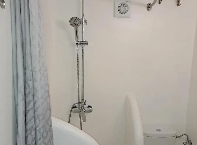 Ariadne Pool At אורנוס